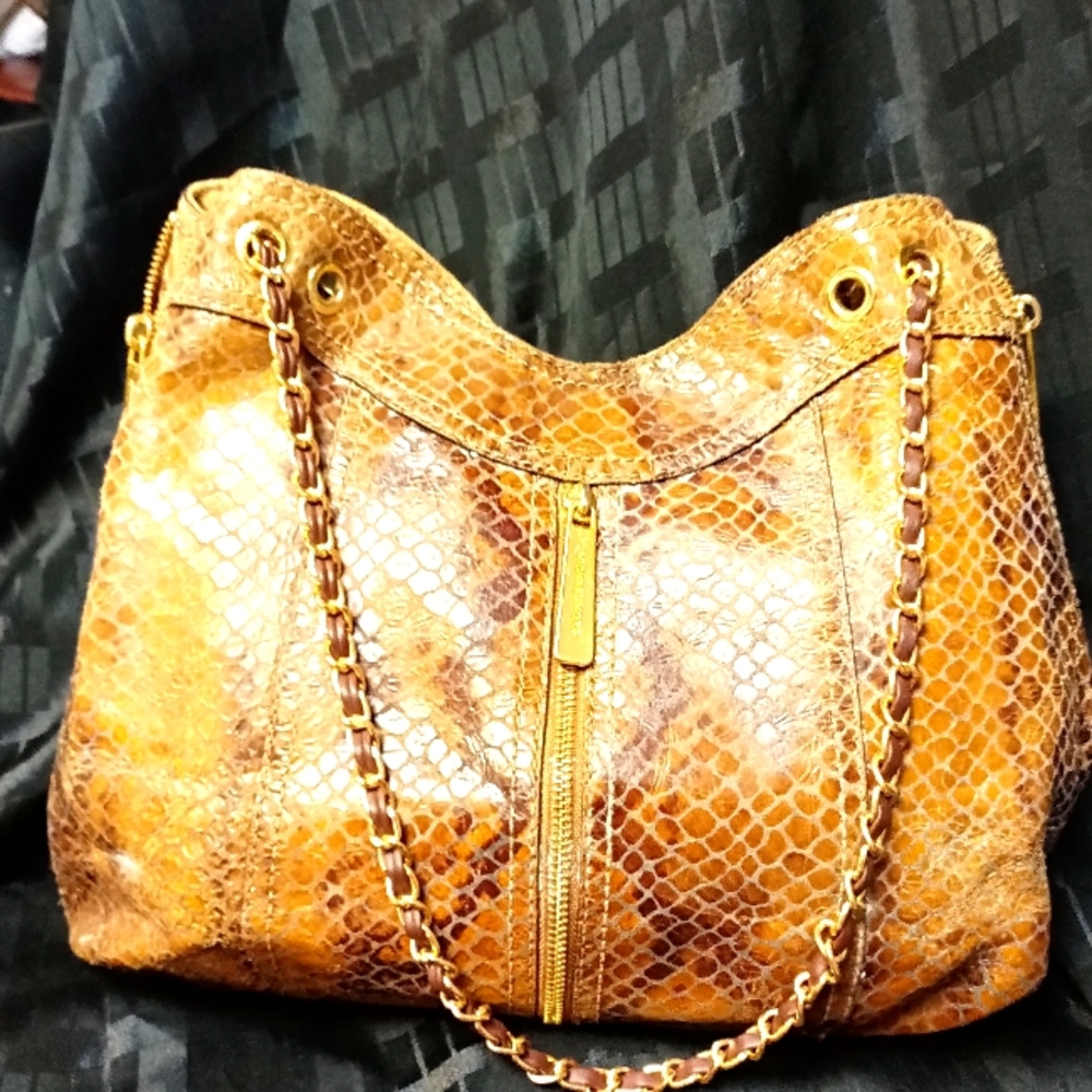 LADIES THIS AUTHENTIC SNAKE SKIN MICHEAL KORS ABSOLUTELY BEAUTIFUL STUNNING BAG